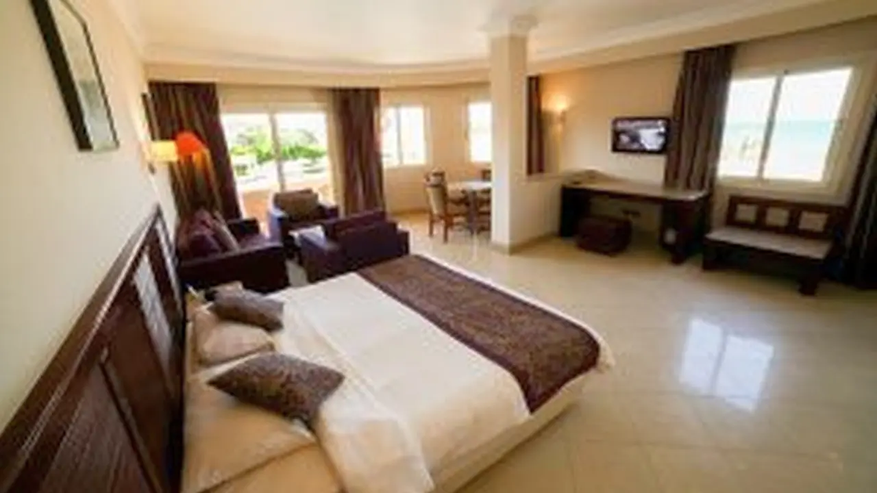 الفندق رومانس & أكوا بارك - العين السخنة